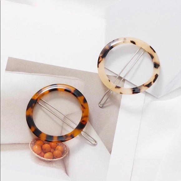 Tortoise Hair Accessories - Picture 2 of 3